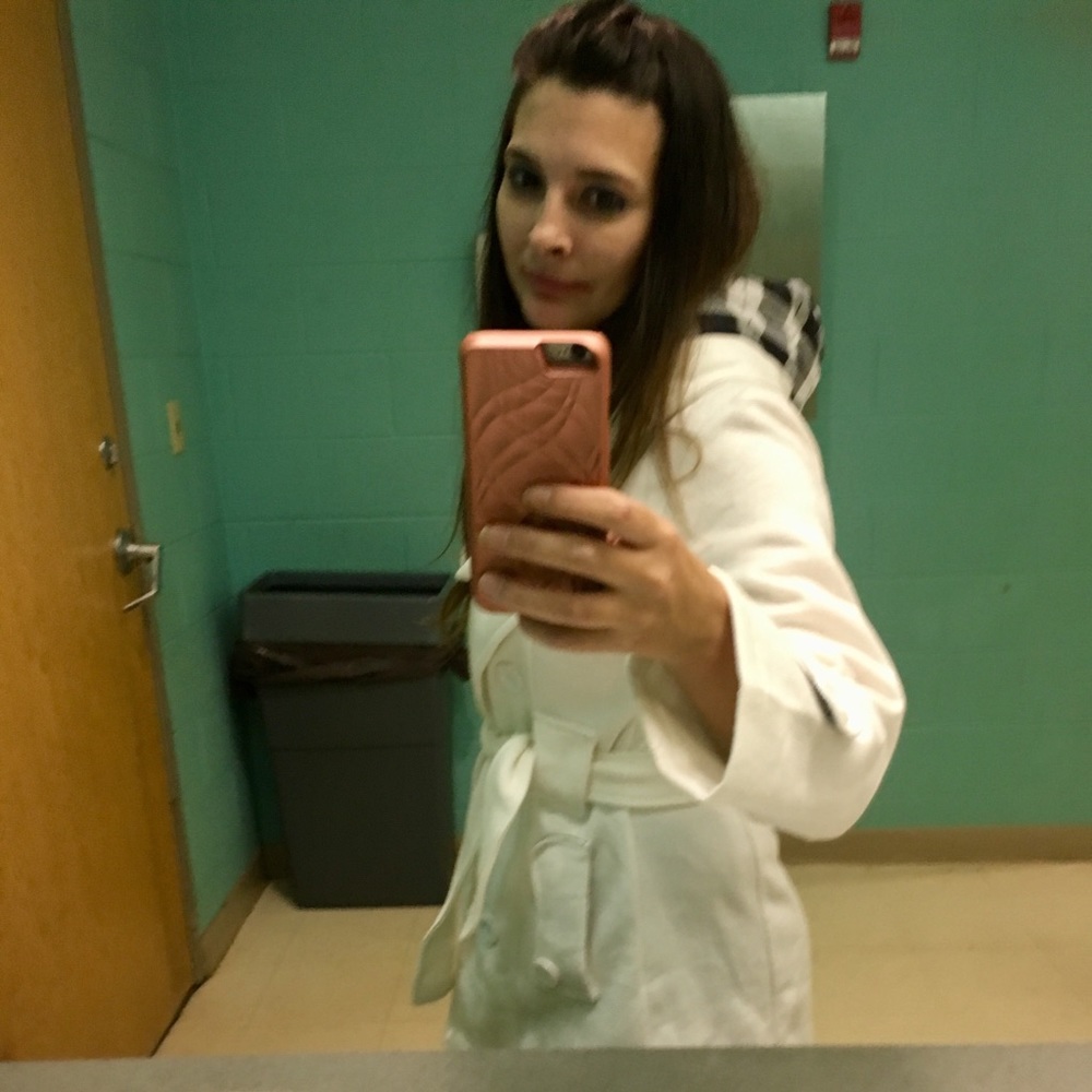 White trench button up white a belt